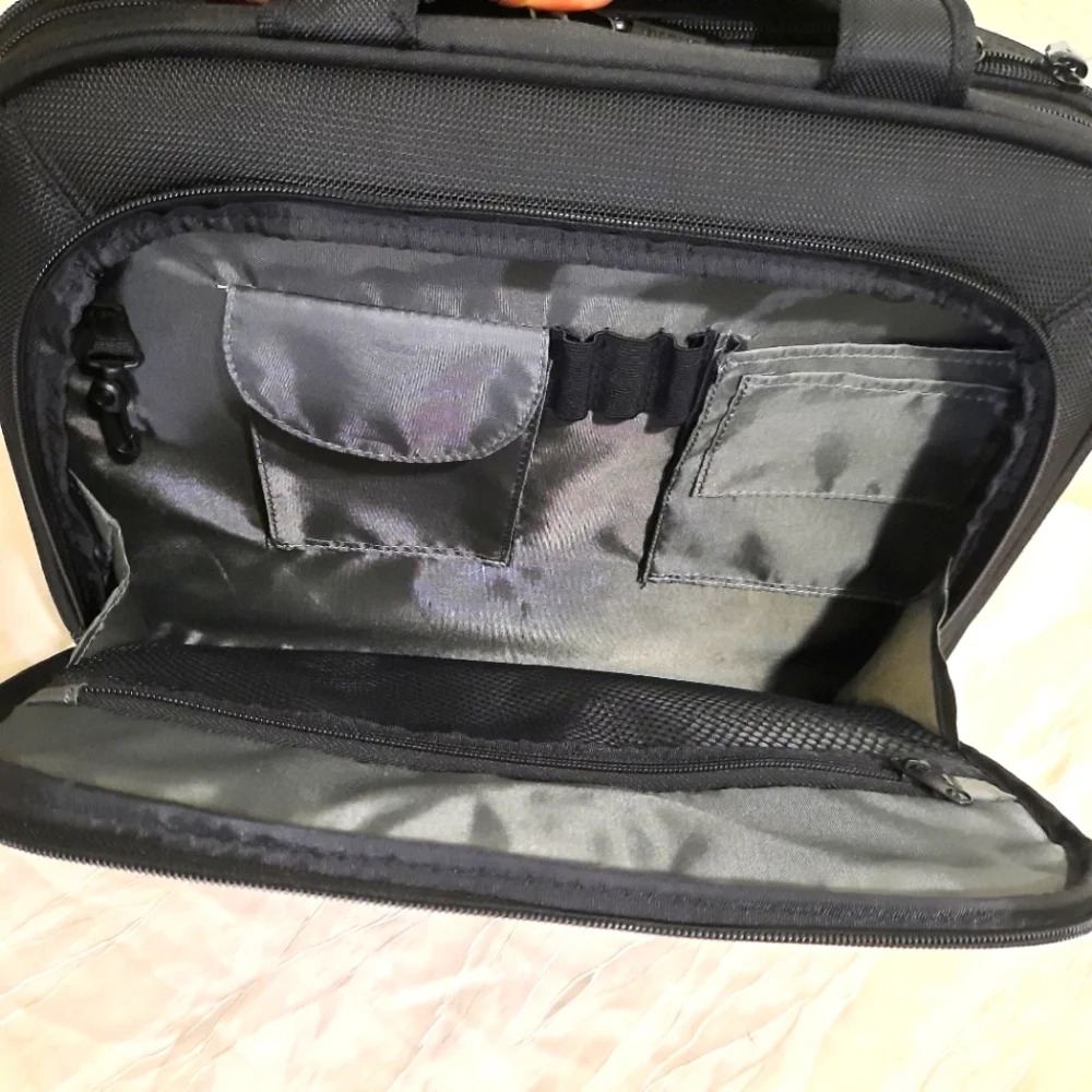 Targus black laptop briefcase